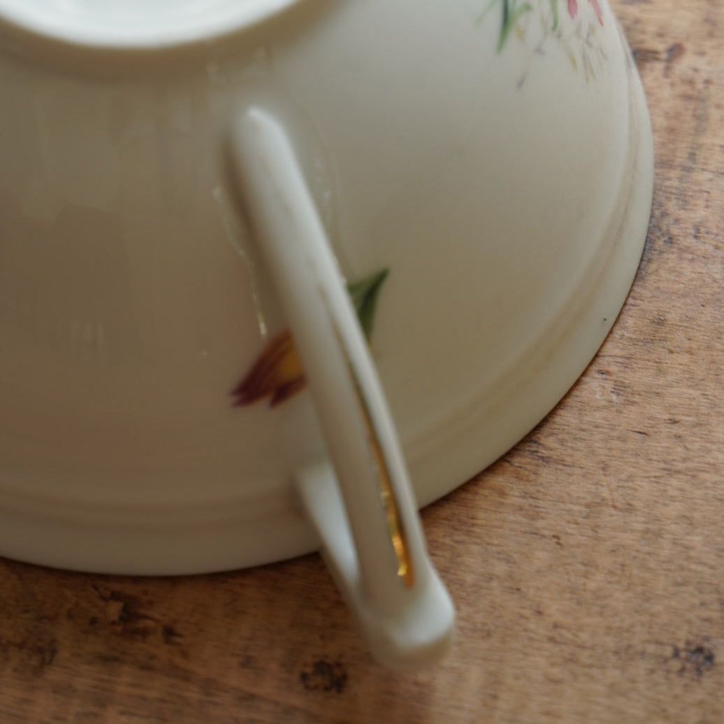 Tête-à-tête de tasses "Francine" en porcelaine fleurie et dorée de Limoges F.R.G