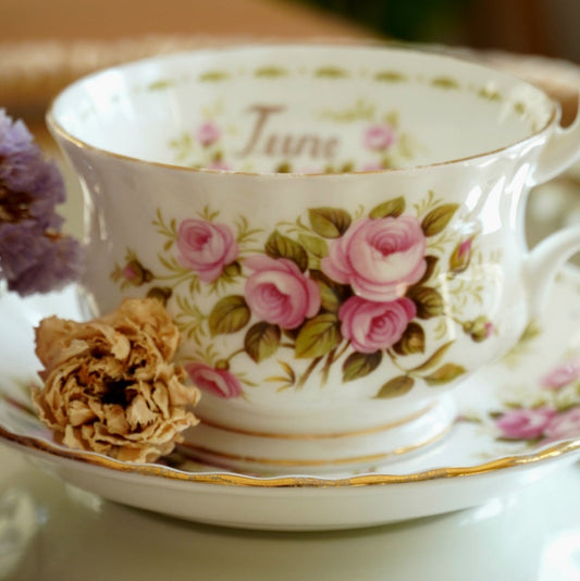 Tasse "Summer" en porcelaine anglaise Royal Albert mois de Juin