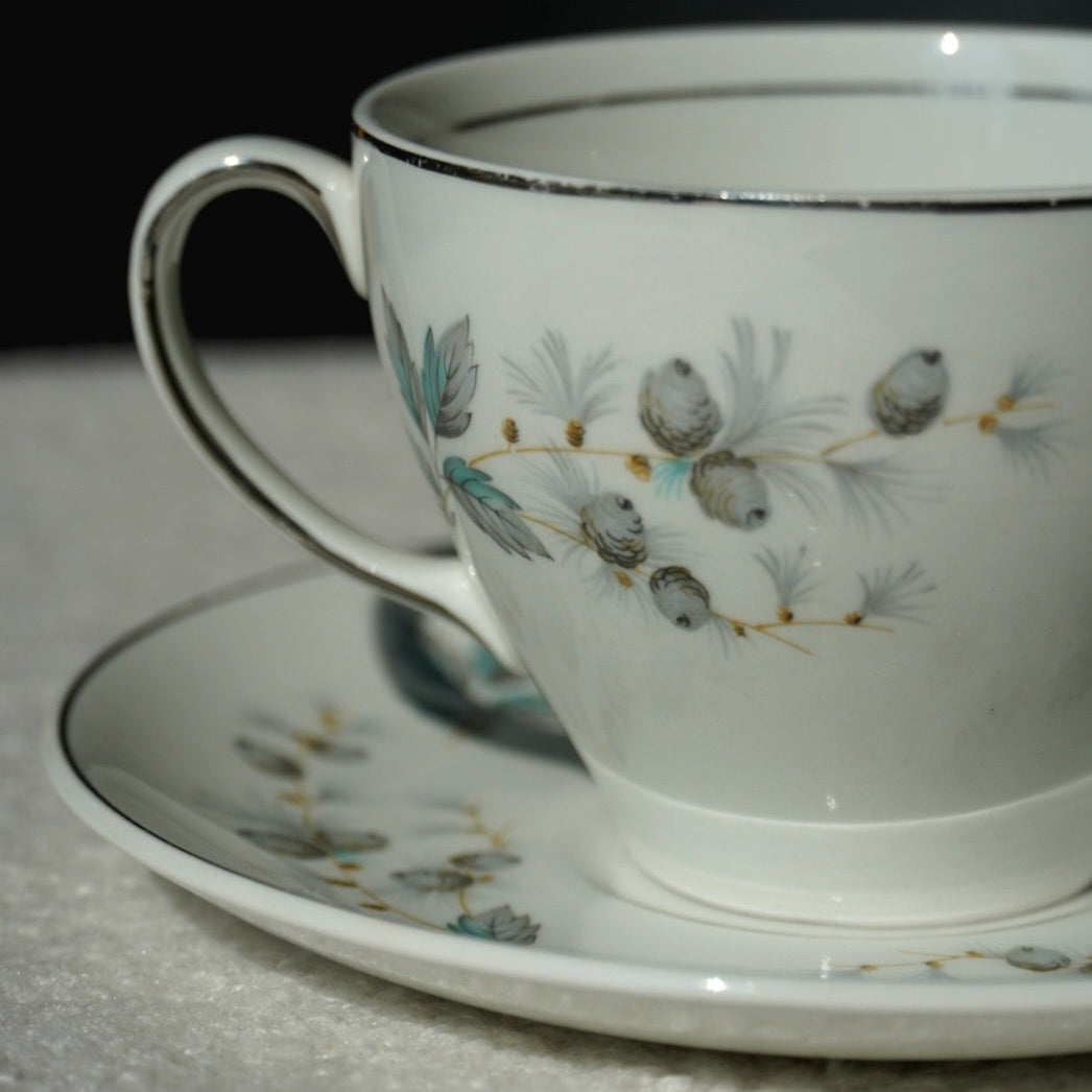 Tasse "Suzette" en porcelaine anglaise aux motifs d'automne signée Johnson Bros