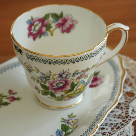 Tasse "Guillemette" en porcelaine anglaise Duchess modèle Nanking