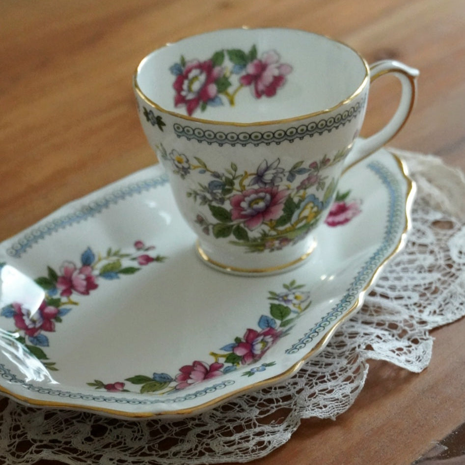 Tasse "Guillemette" en porcelaine anglaise Duchess modèle Nanking
