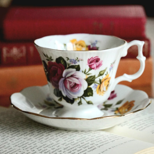 Tasse "Betty" en porcelaine anglaise Royal Albert fleurie