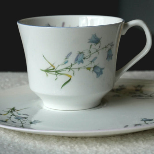 Tasse "Agapante" en porcelaine anglaise Elizabethan Moorland