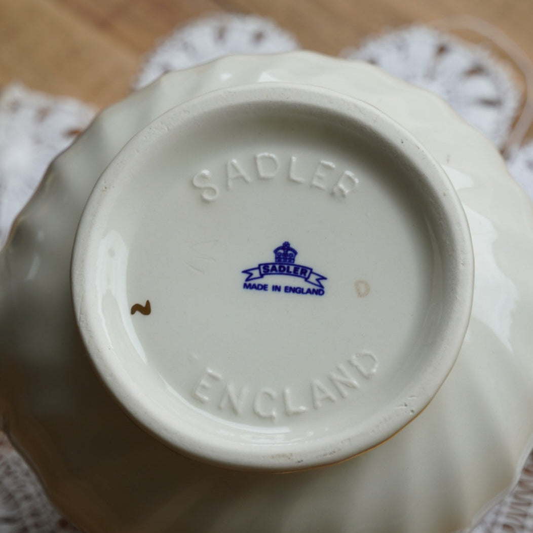 Petite théière "Leanne" en porcelaine anglaise aux motifs orientaux bleutés et dorés Sadler