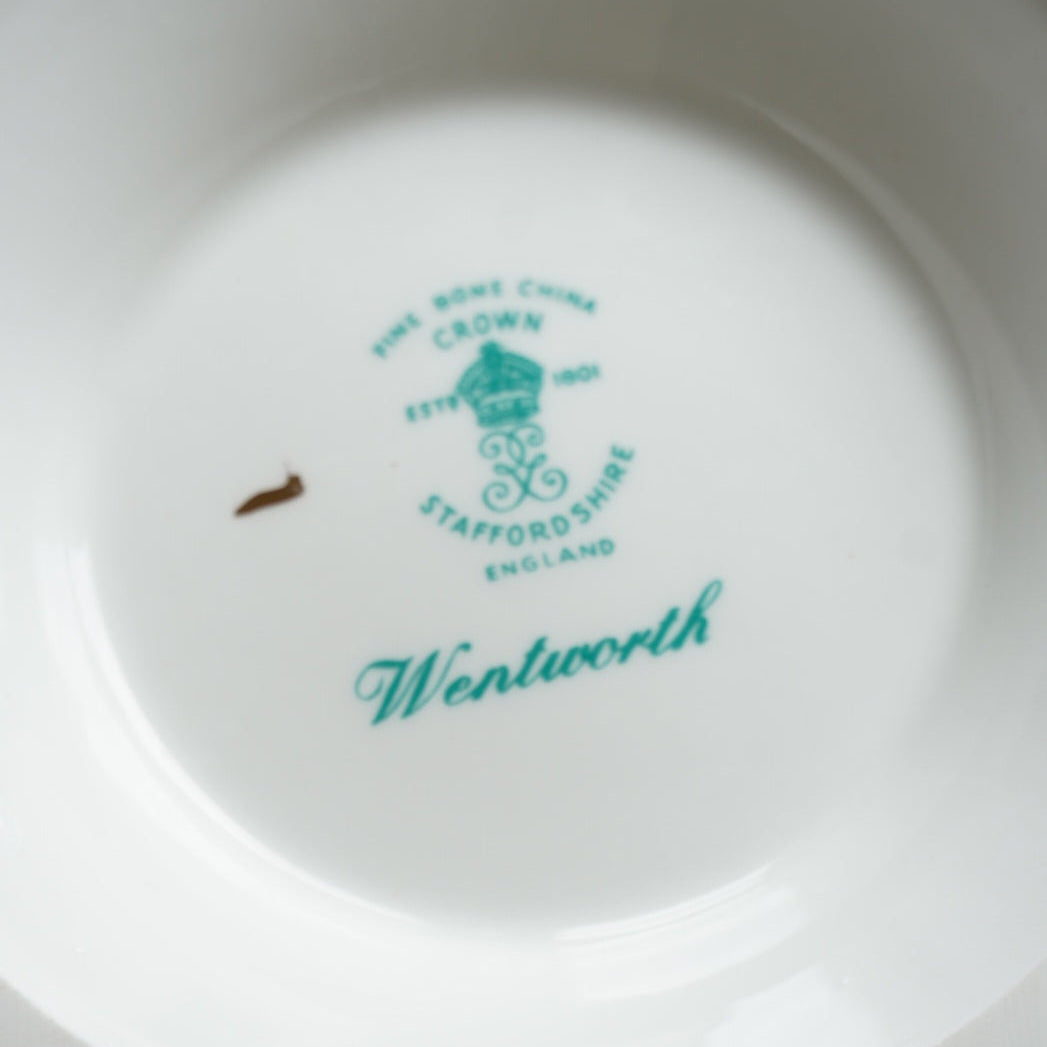 Grande théière "Arlene" en porcelaine anglaise fleurie et dorée Crown Staffordshire modèle Wentworth