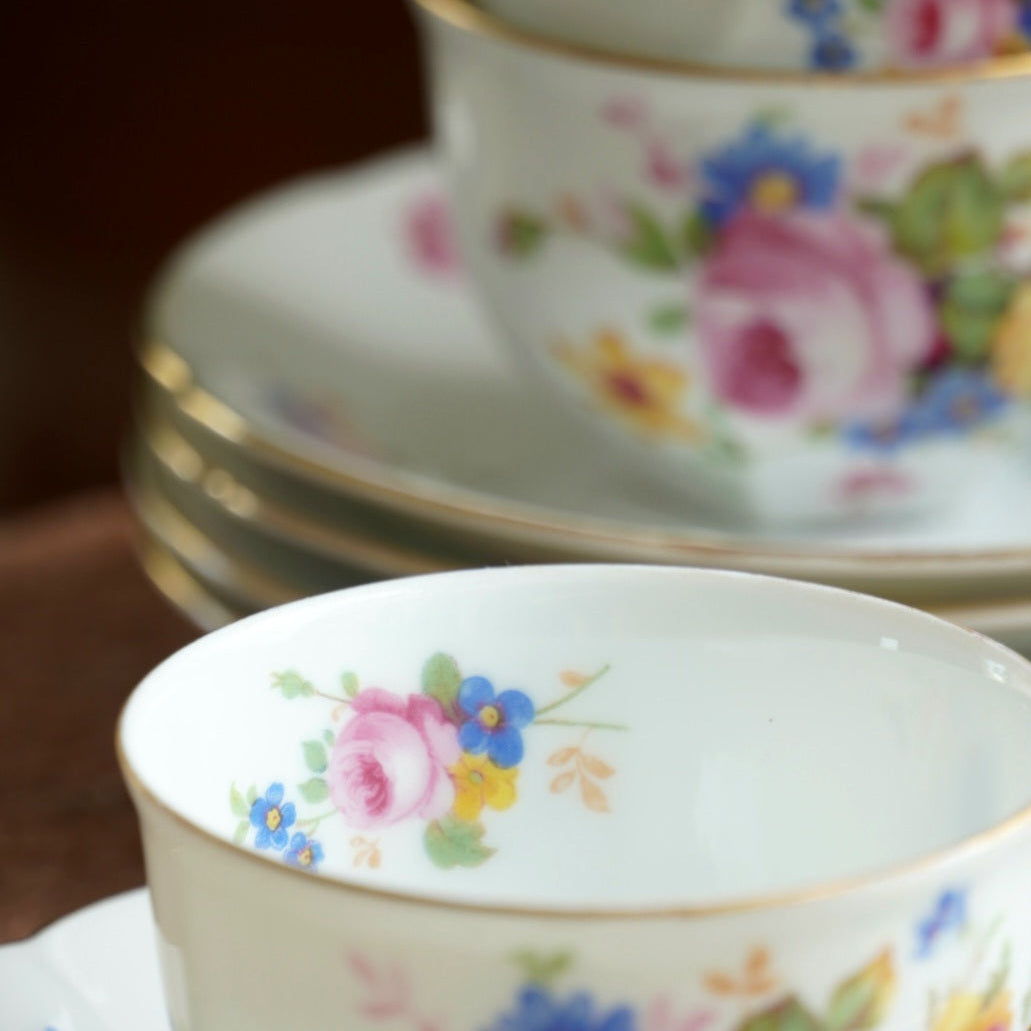 Tasses "Hortense" en porcelaine tchéque Epiag Czechoslovakia fleuries et dorées (lot de 5)