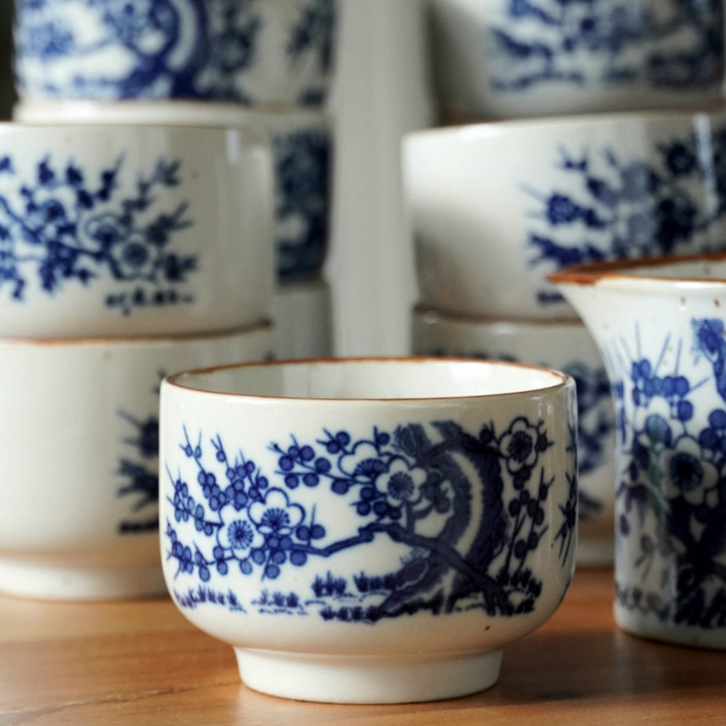 Tasses "Mei" en grés aux motifs bleutés avec son pot à lait (lot de 13)