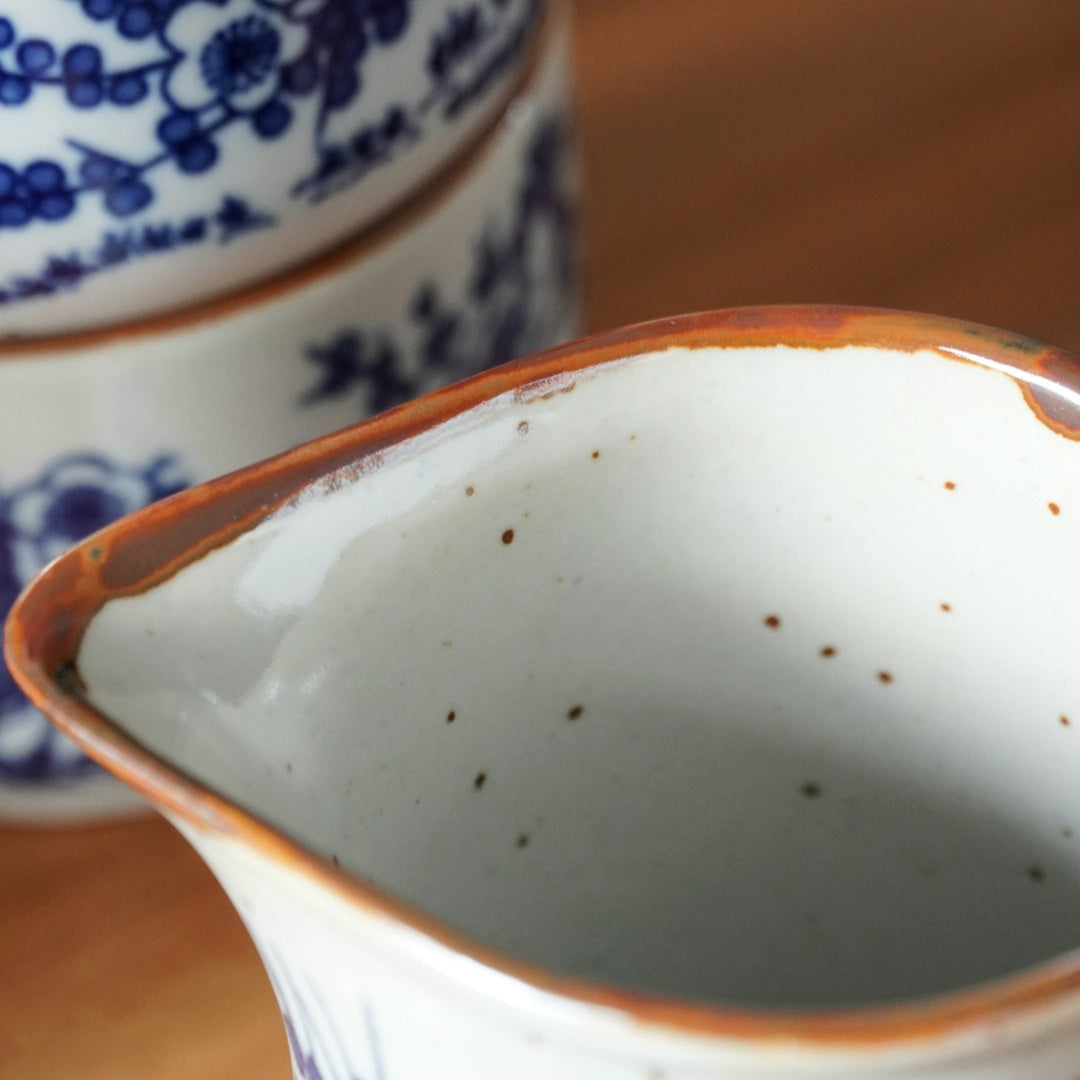 Tasses "Mei" en grés aux motifs bleutés avec son pot à lait (lot de 13)