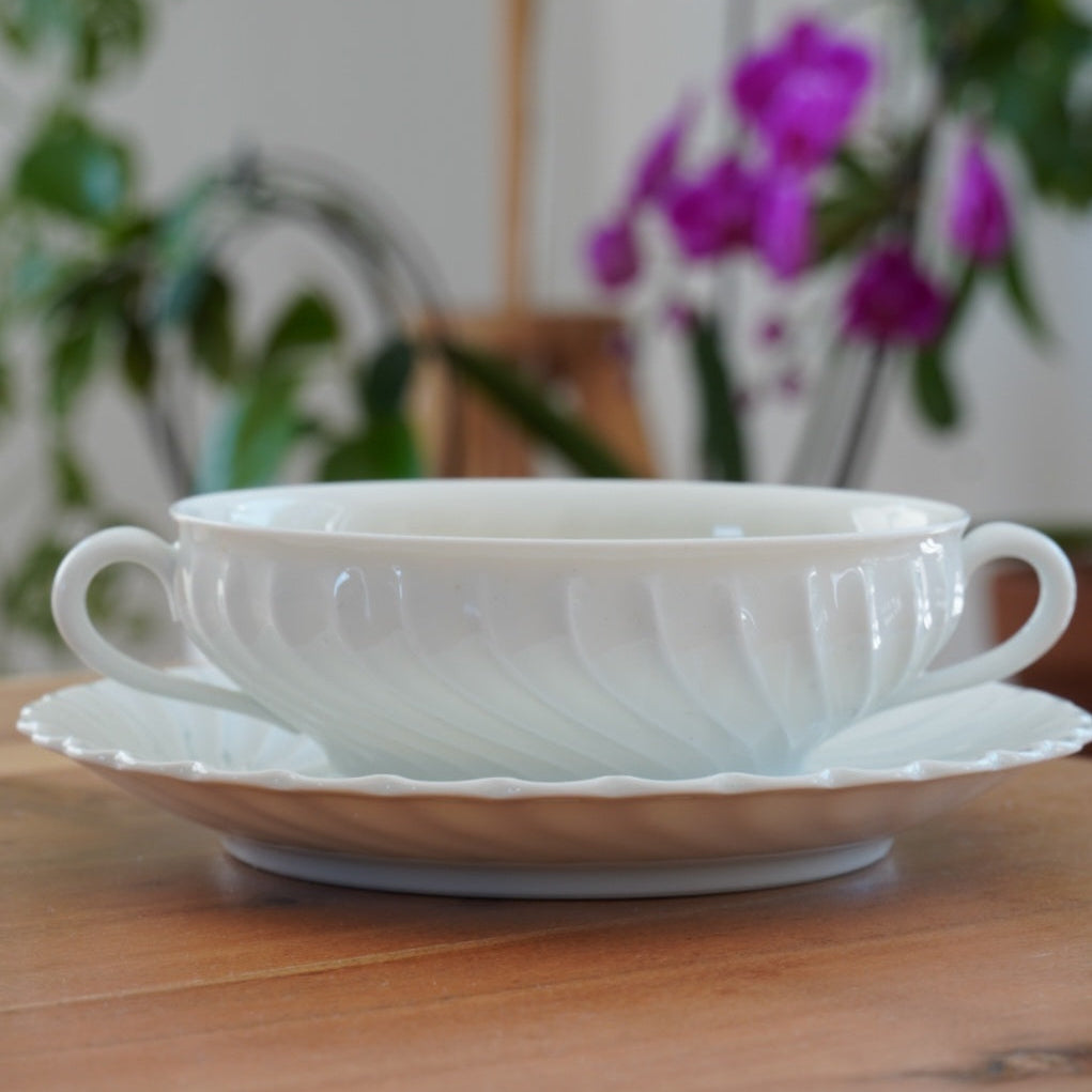 Tasse "Donna" à deux anses en porcelaine de Limoges Haviland