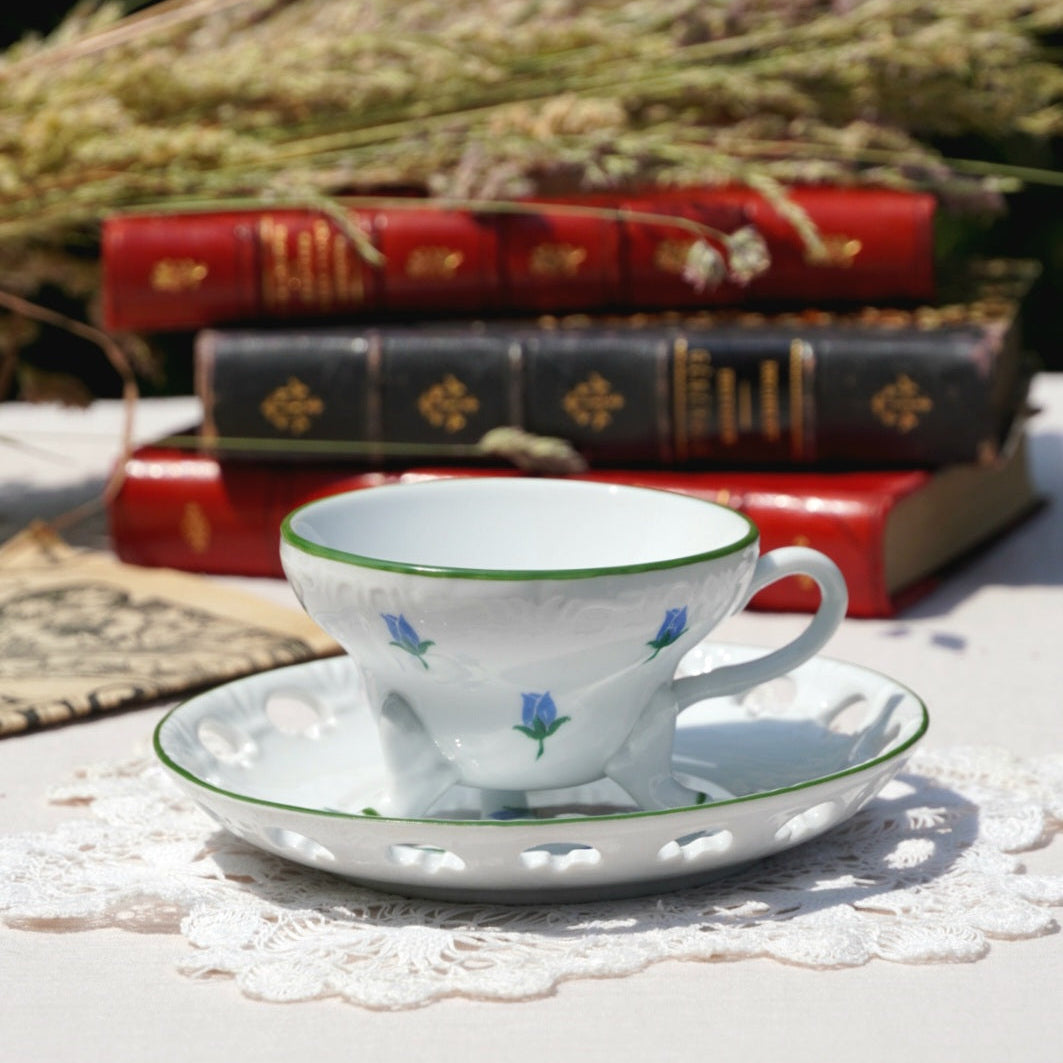 Tasse "Tulipe" à 3 pieds en porcelaine fleurie