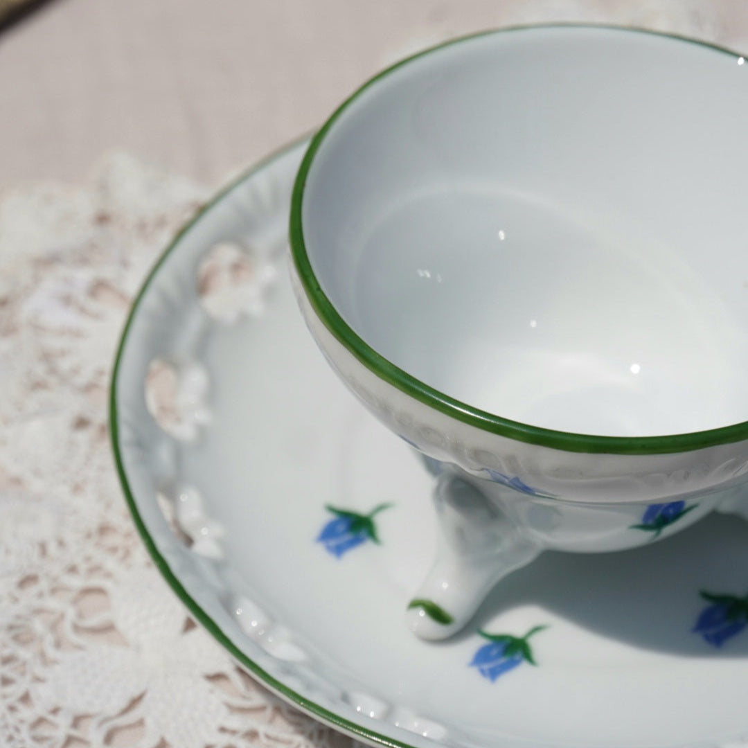 Tasse "Tulipe" à 3 pieds en porcelaine fleurie