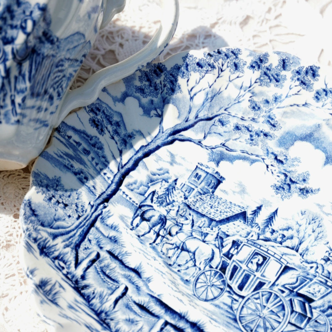 Tasse "Ethel" en céramique anglaise aux motifs bleutés