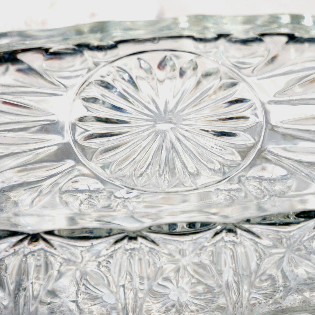 Beurrier "Javelin" en verre ciselé des années 70 de fabrication française