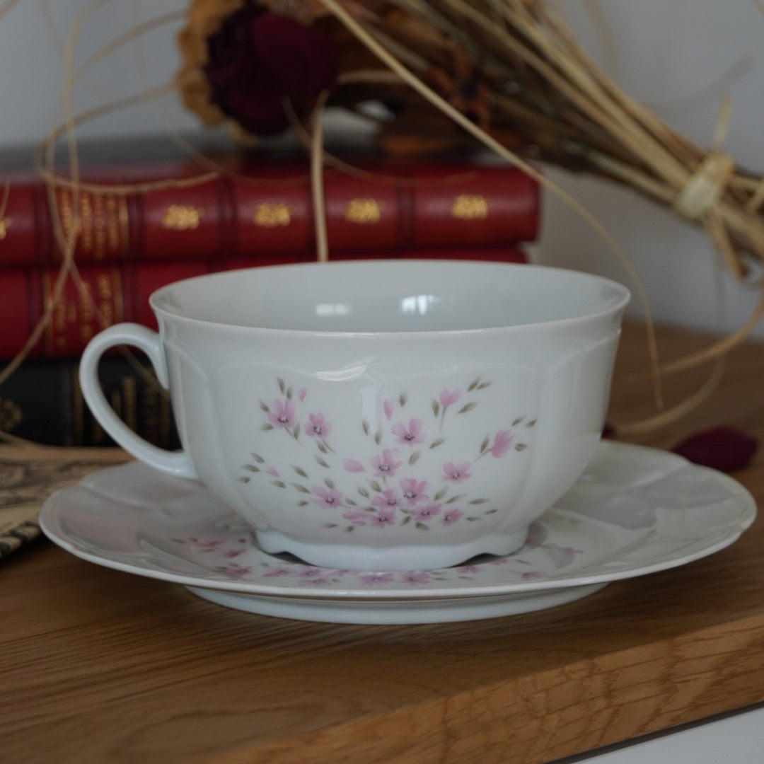 Grande tasse "Berthe" en porcelaine allemande bavaria fleurie