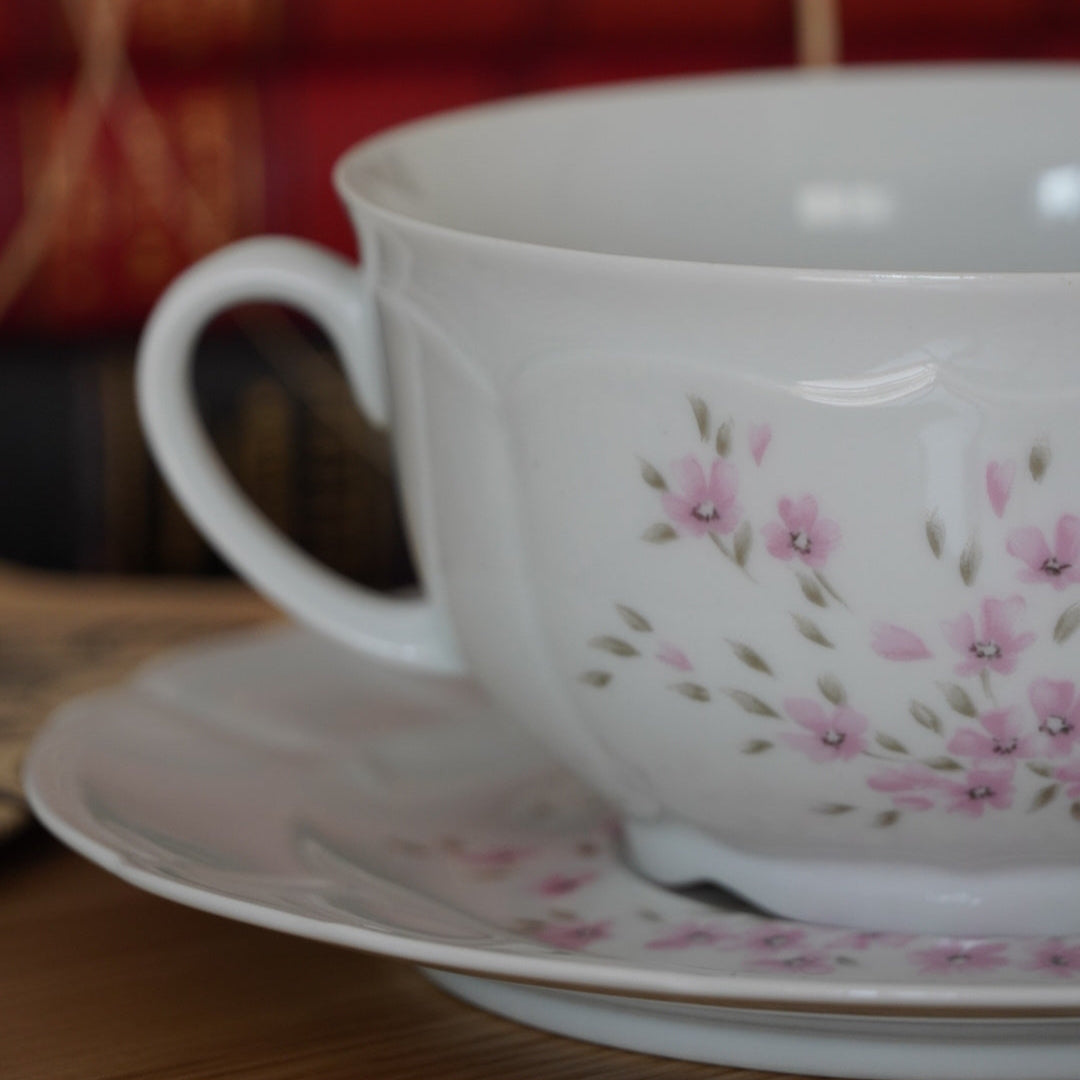 Grande tasse "Berthe" en porcelaine allemande bavaria fleurie