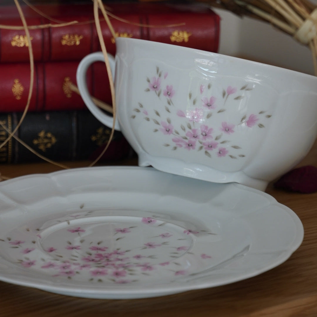 Grande tasse "Berthe" en porcelaine allemande bavaria fleurie