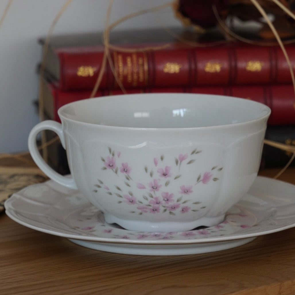 Grande tasse "Berthe" en porcelaine allemande bavaria fleurie