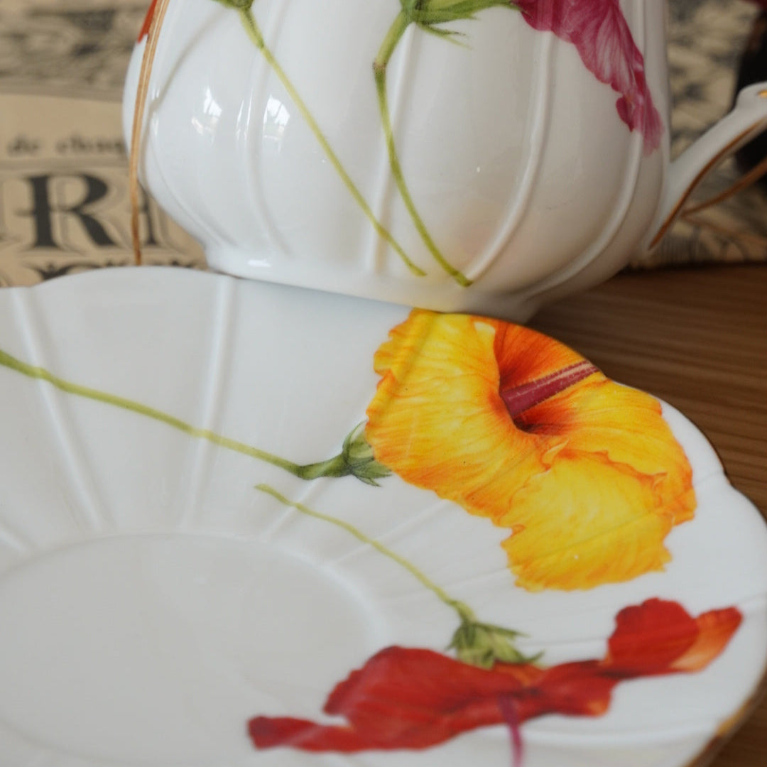 Tasse "Onélia" en porcelaine de Limoges fleurie
