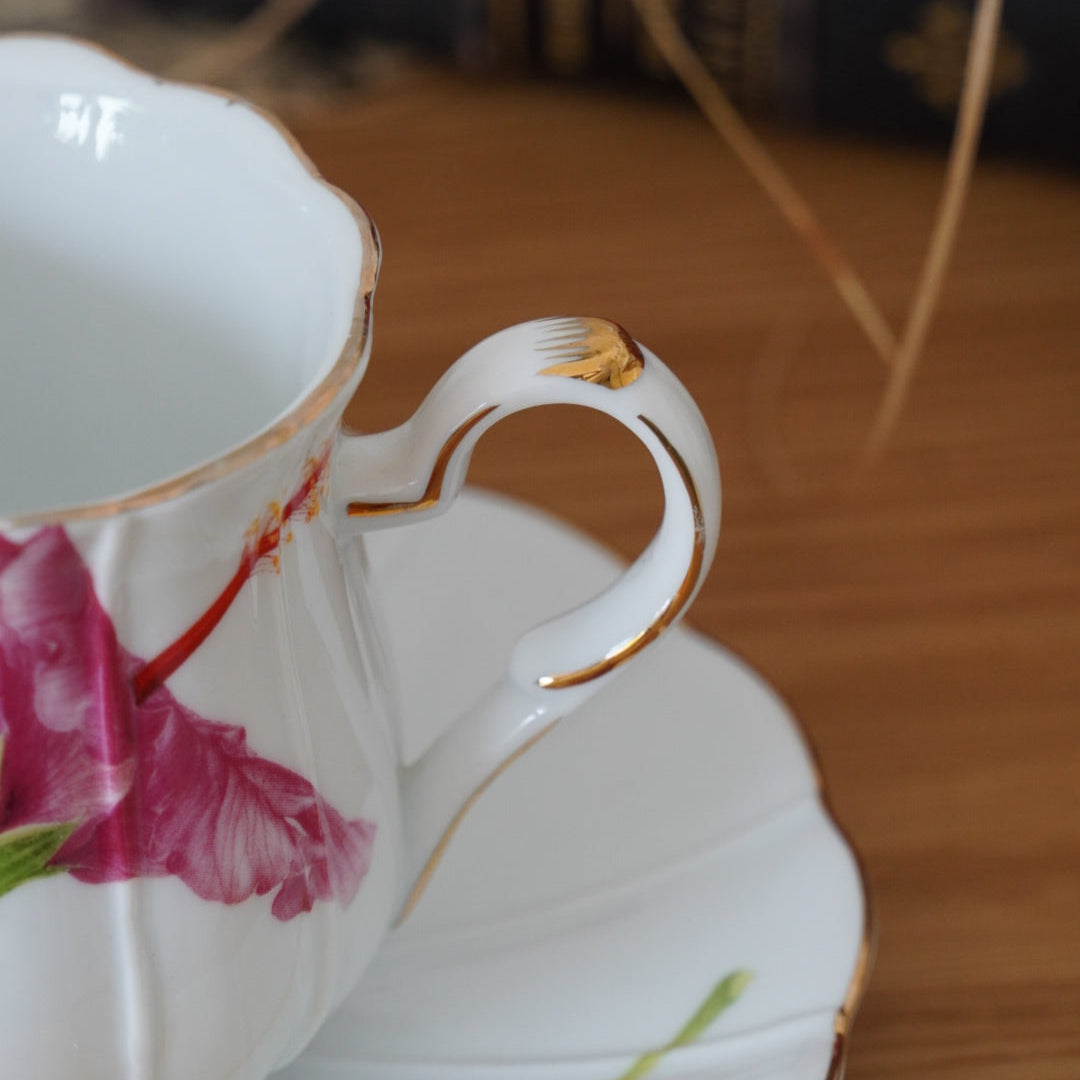 Tasse "Onélia" en porcelaine de Limoges fleurie