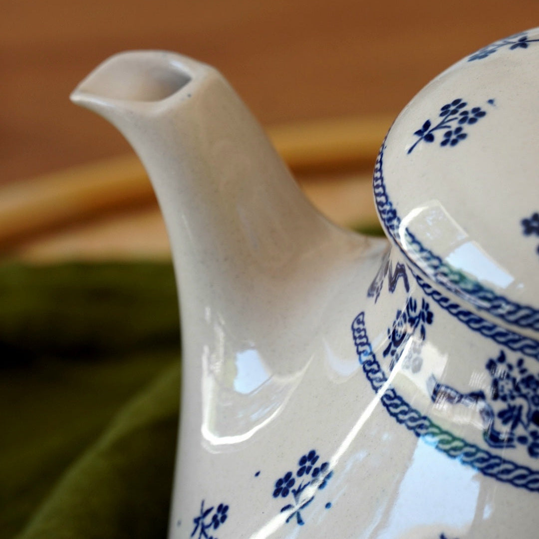 Théière "Suzy" en céramique anglaise fleurie bleutés Johnson Brothers