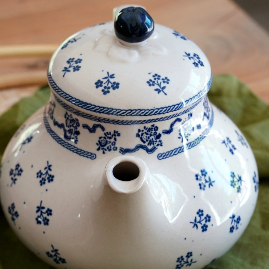Théière "Suzy" en céramique anglaise fleurie bleutés Johnson Brothers