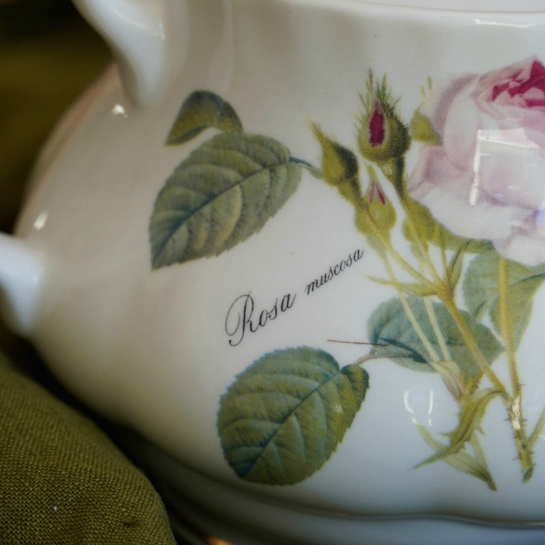 Théière "Avery" en porcelaine anglaise Roy Kirkham modèle "Redouté Roses"