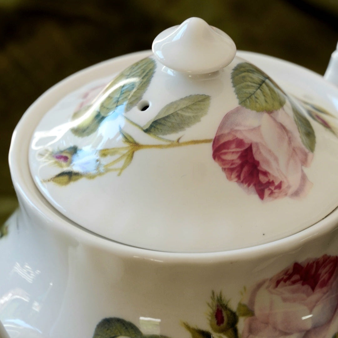 Théière "Avery" en porcelaine anglaise Roy Kirkham modèle "Redouté Roses"