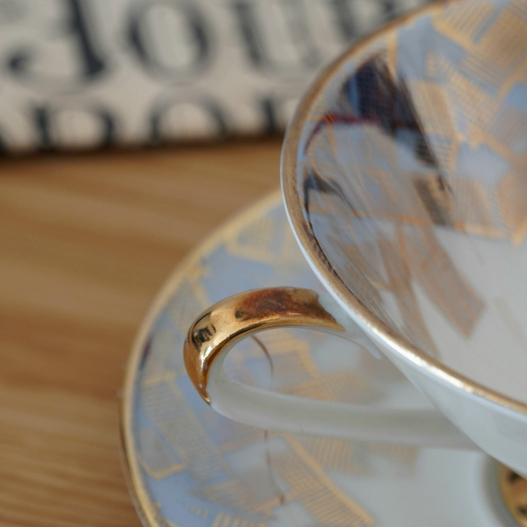 Tasse "Klara" en porcelaine bavaria dorée sur pied