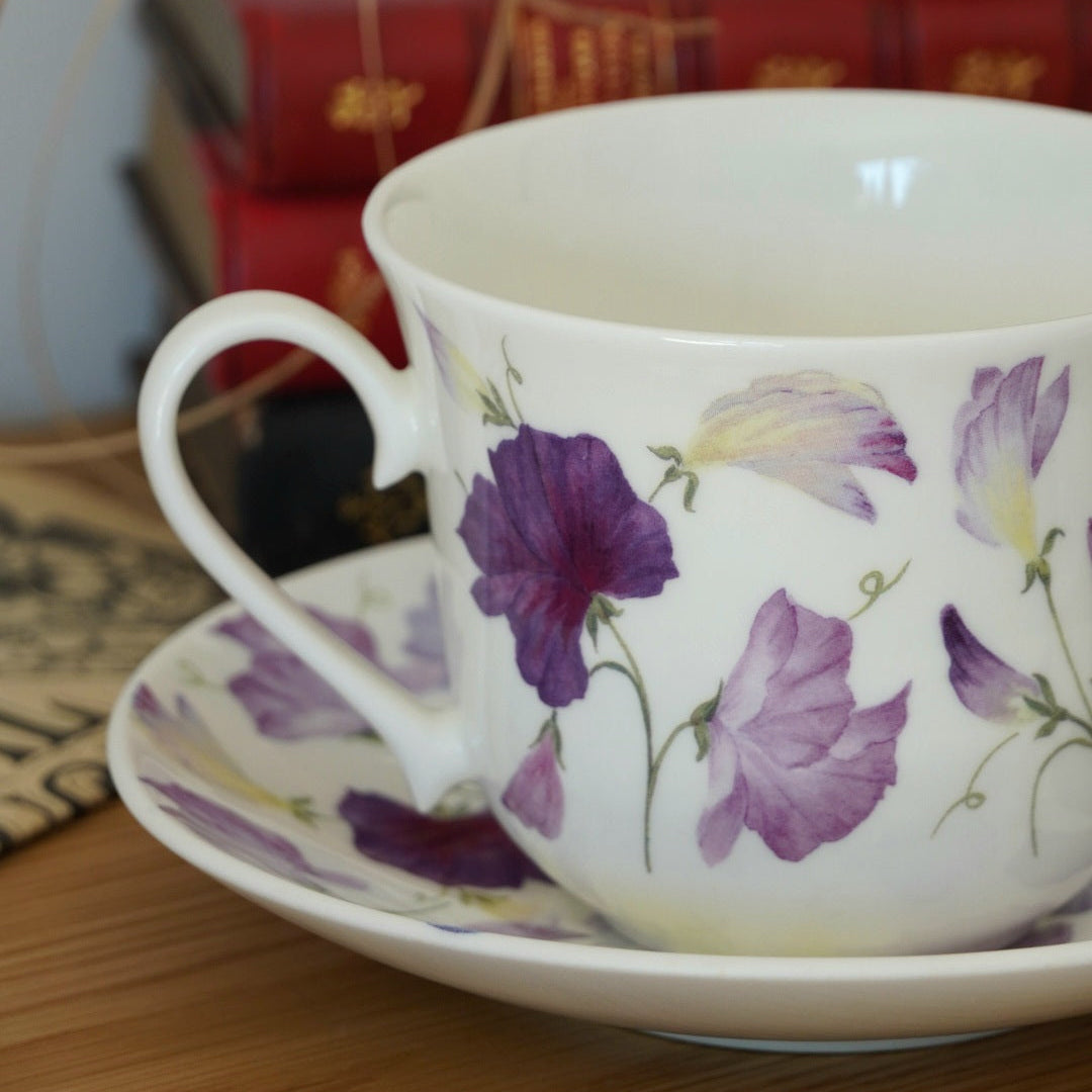 Tasse "Violette" en porcelaine anglaise fleurie Roy Kirkham modèle "Sweet Pea"