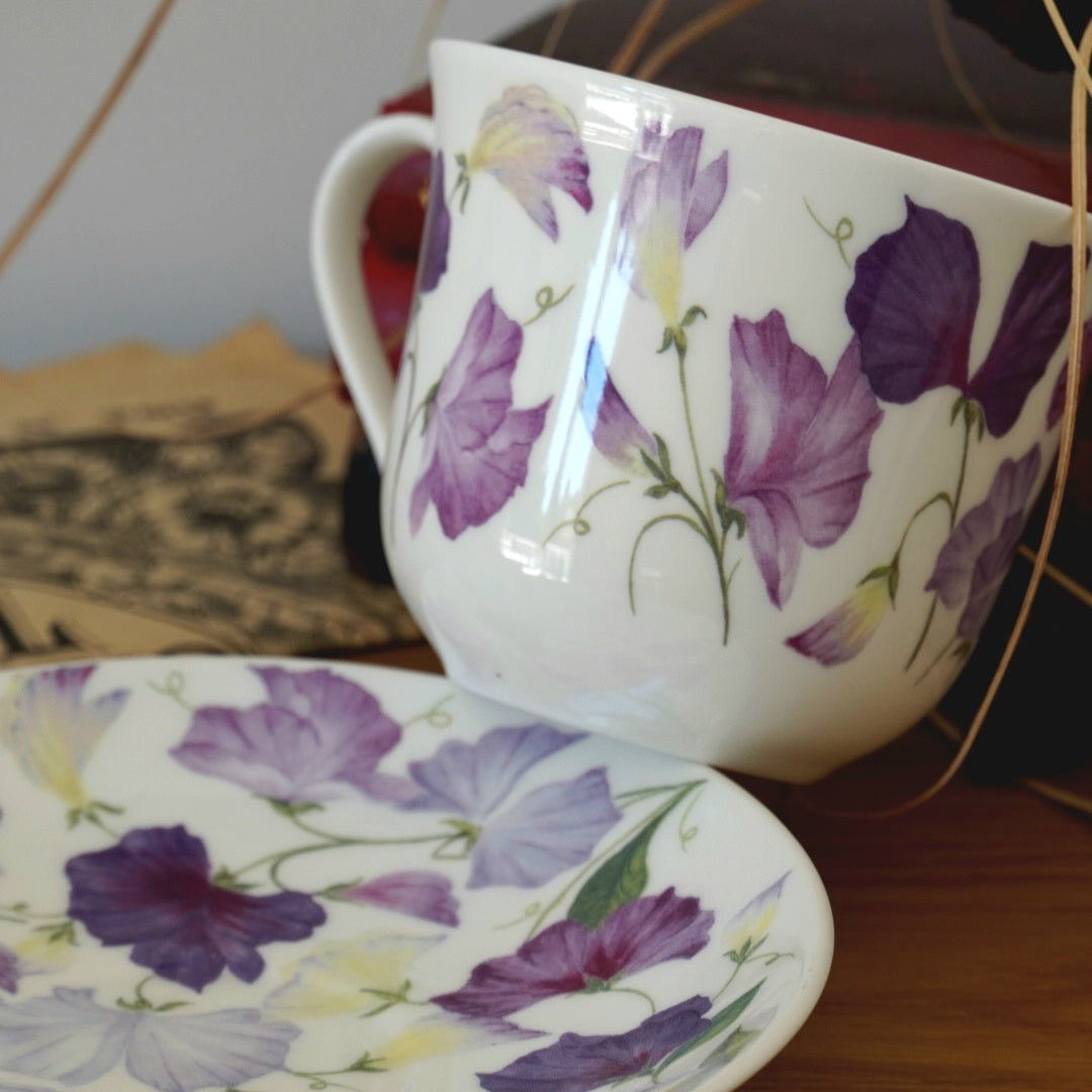 Tasse "Violette" en porcelaine anglaise fleurie Roy Kirkham modèle "Sweet Pea"