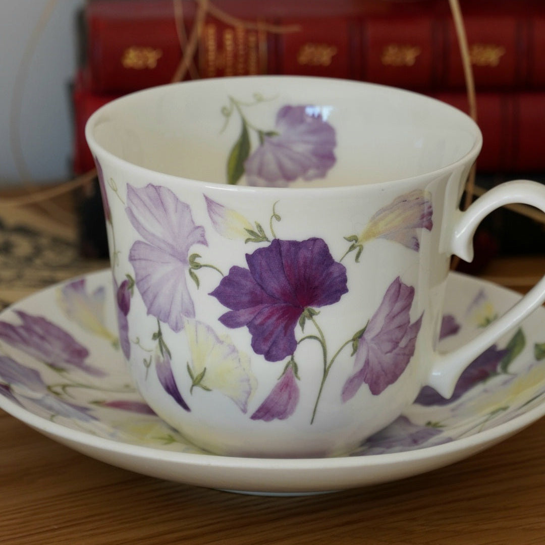 Tasse "Violette" en porcelaine anglaise fleurie Roy Kirkham modèle "Sweet Pea"