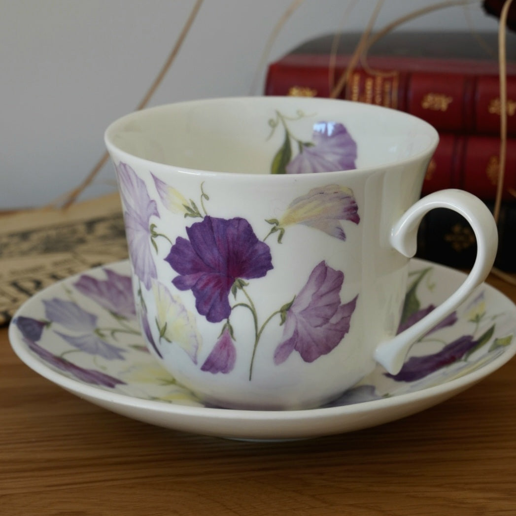 Tasse "Violette" en porcelaine anglaise fleurie Roy Kirkham modèle "Sweet Pea"