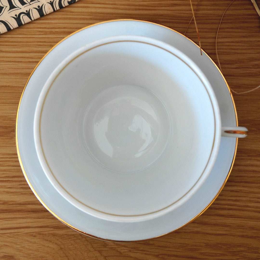 Tasse "Cunegonde" en porcelaine fleurie allemande bavaria Delphine de Vercor