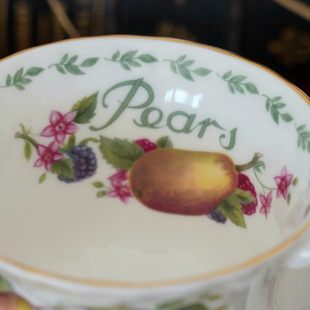 Tasse "Poires" en porcelaine anglaise Royal Albert modèle "Covent Garden"