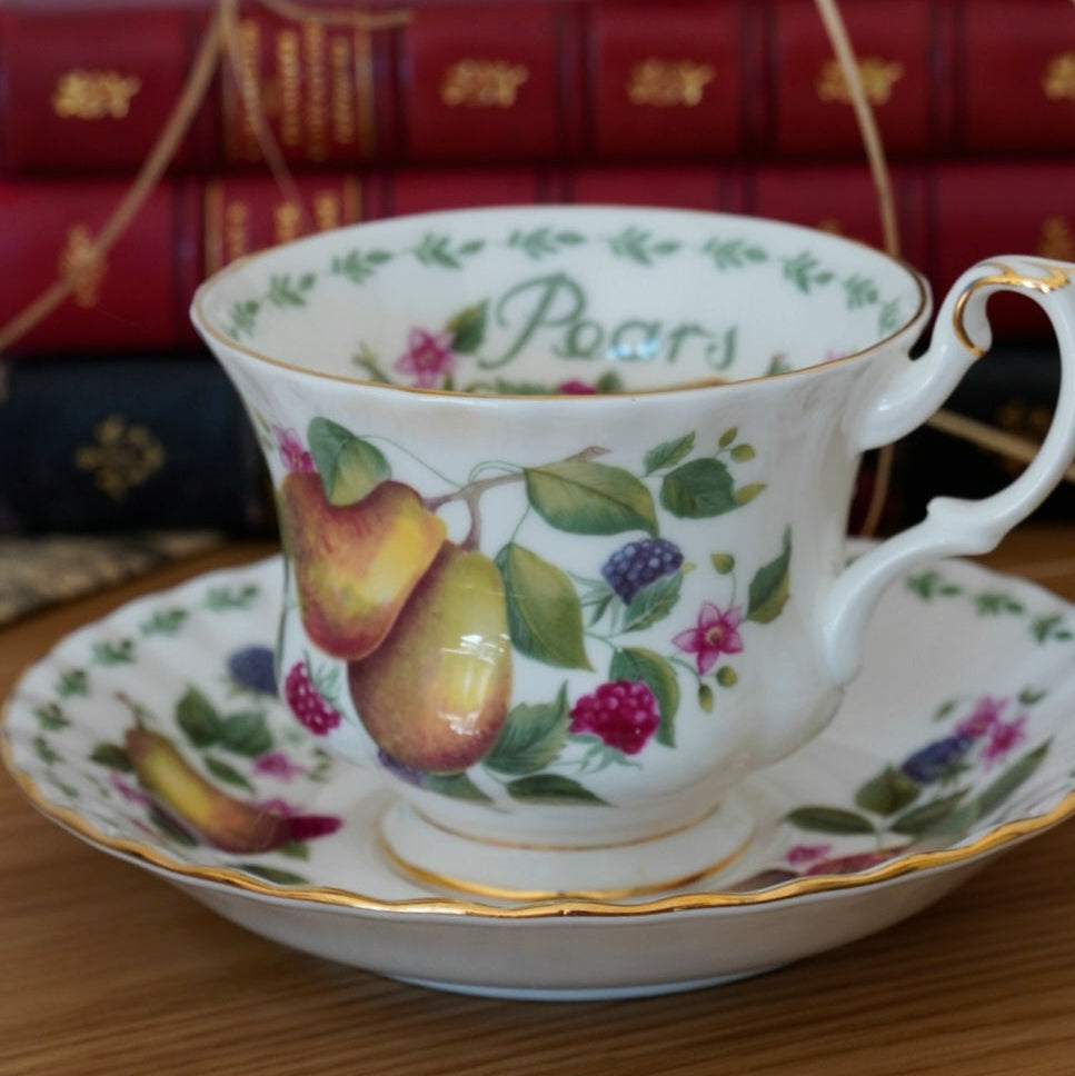 Tasse "Poires" en porcelaine anglaise Royal Albert modèle "Covent Garden"