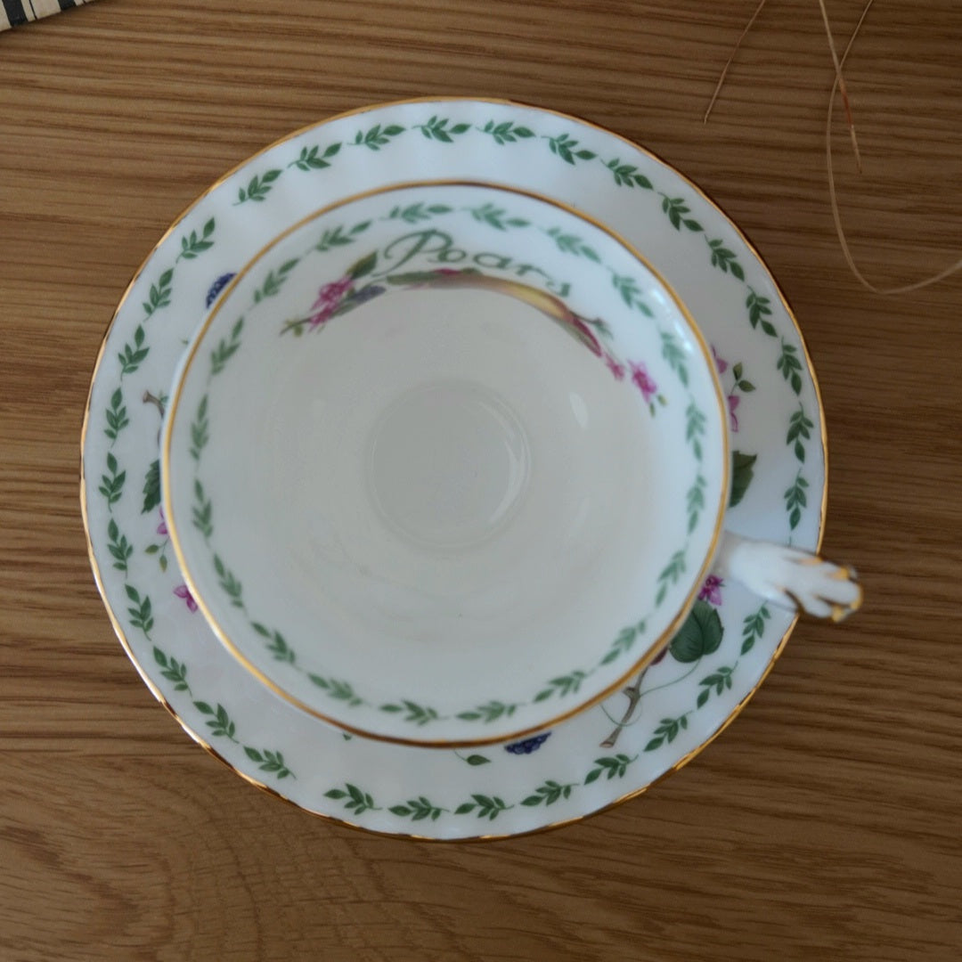 Tasse "Poires" en porcelaine anglaise Royal Albert modèle "Covent Garden"
