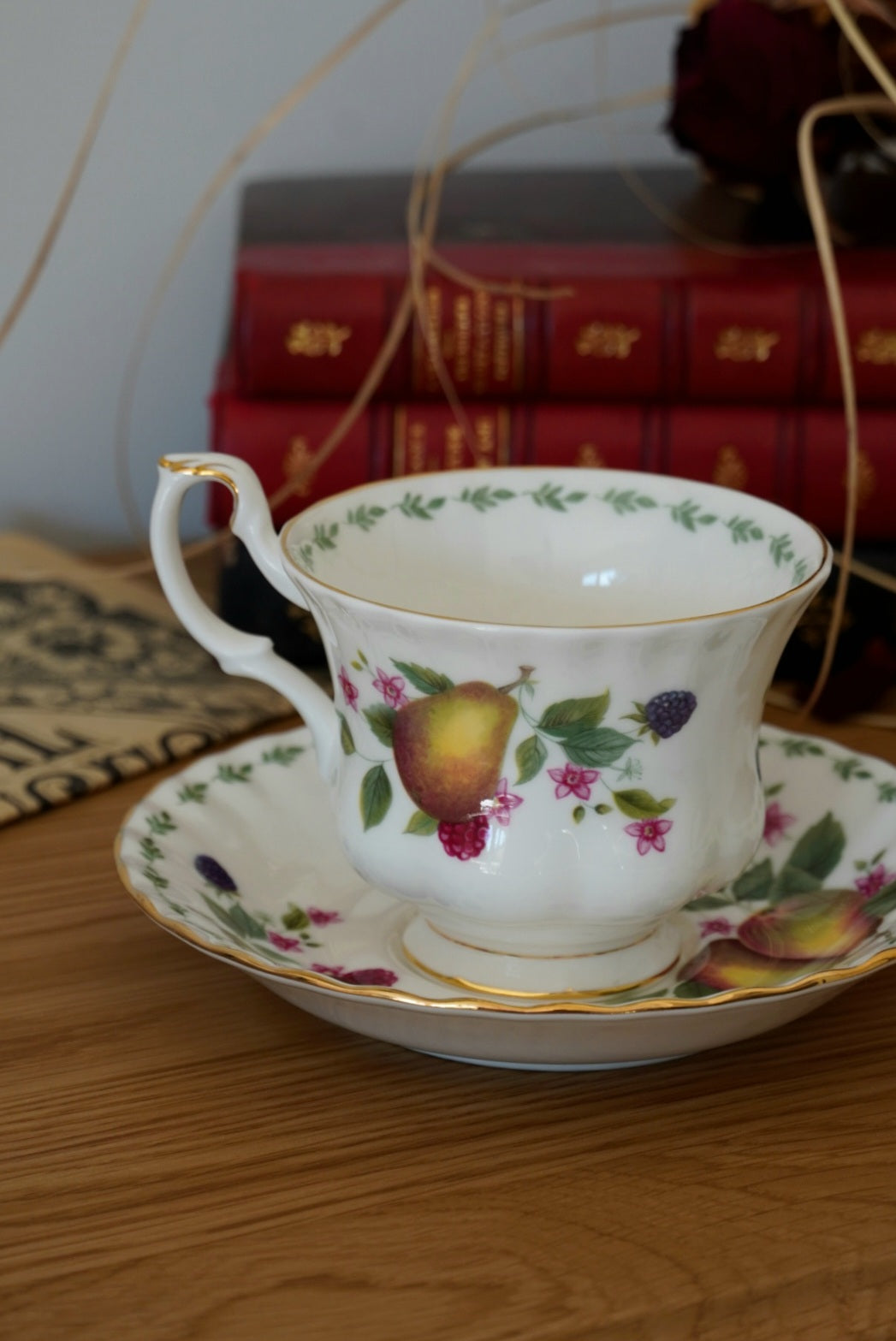 Tasse "Poires" en porcelaine anglaise Royal Albert modèle "Covent Garden"