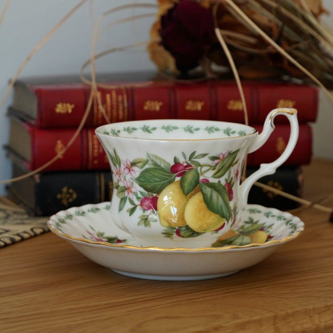 Tasse "Citrons" en porcelaine anglaise Royal Albert modèle "Covent Garden"