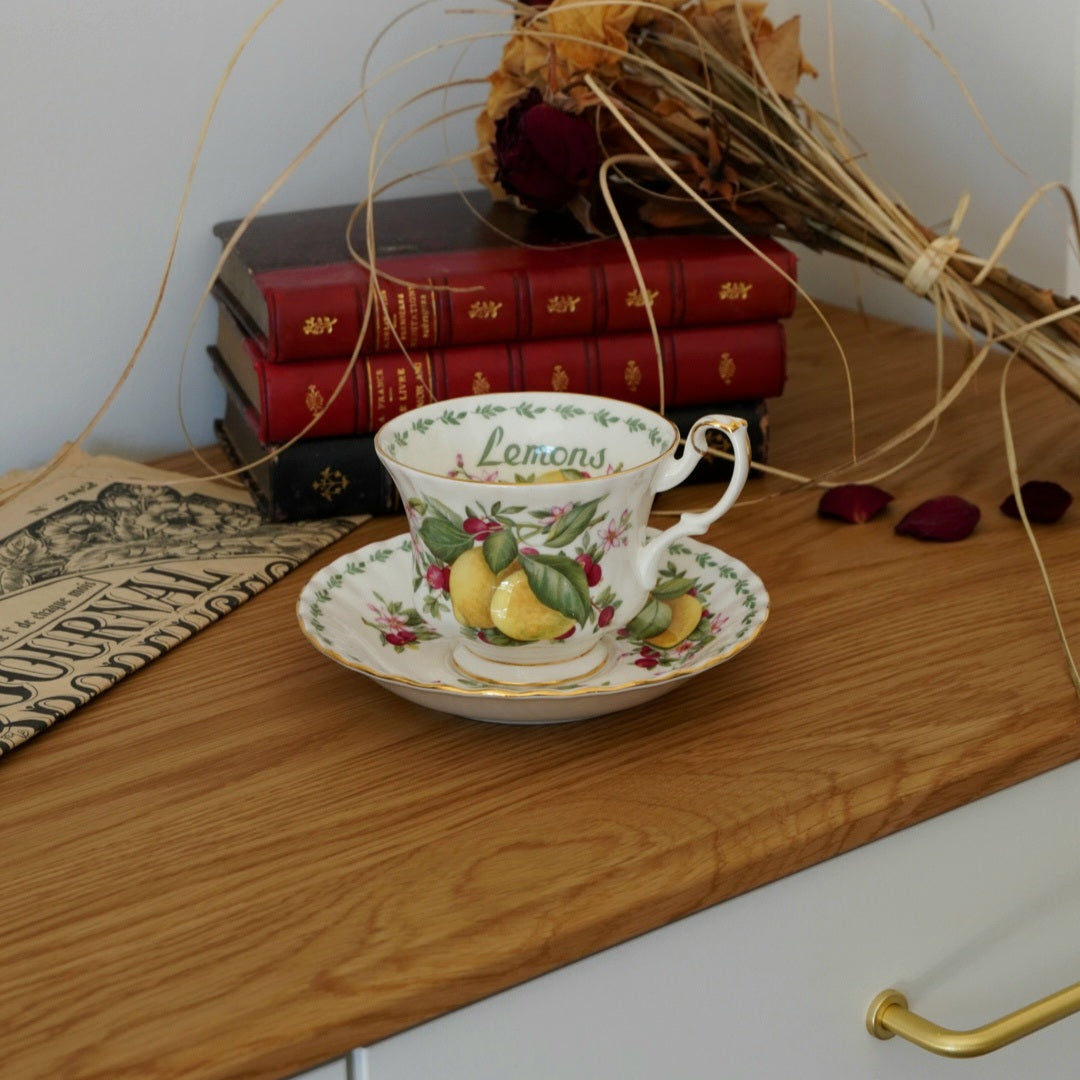 Tasse "Citrons" en porcelaine anglaise Royal Albert modèle "Covent Garden"