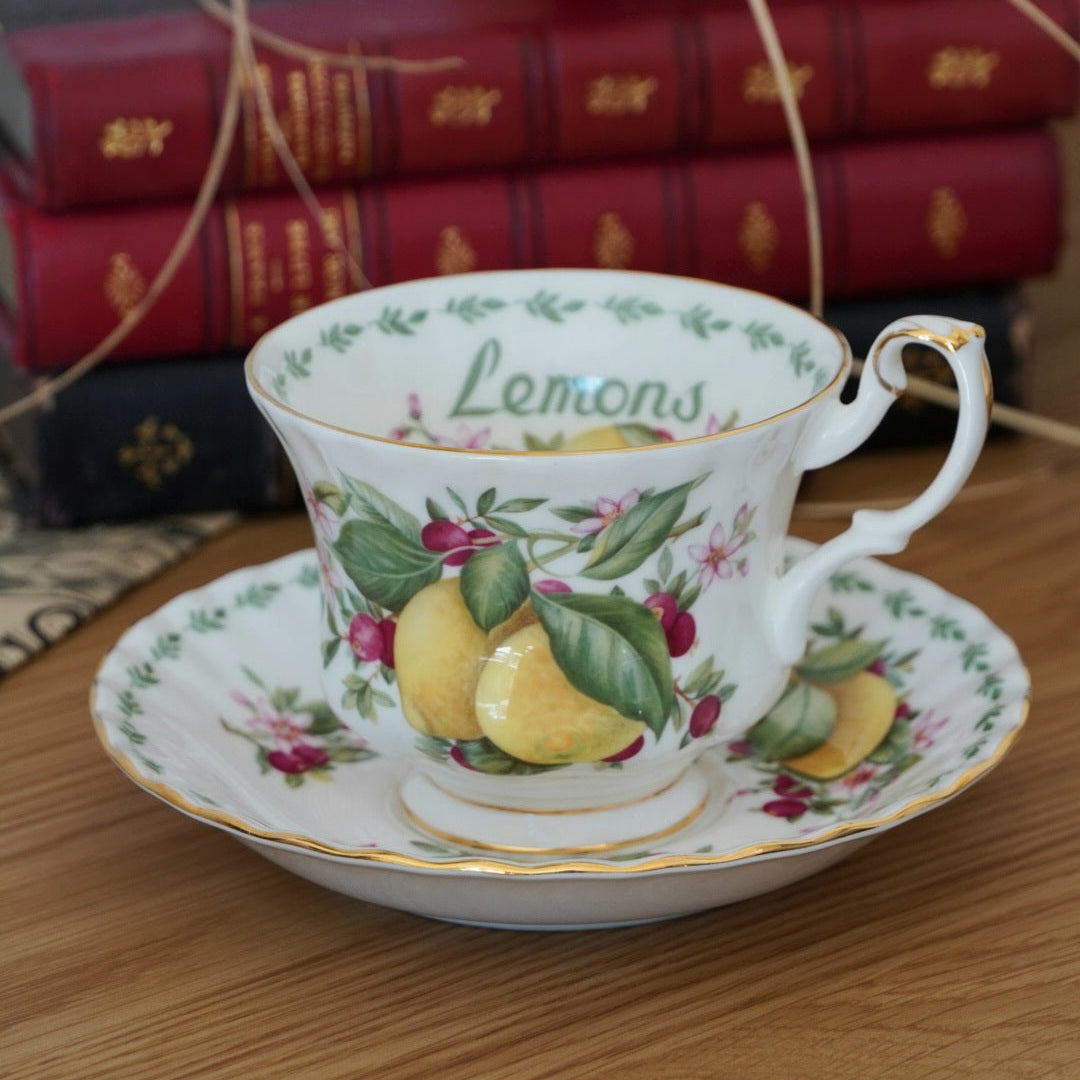 Tasse "Citrons" en porcelaine anglaise Royal Albert modèle "Covent Garden"