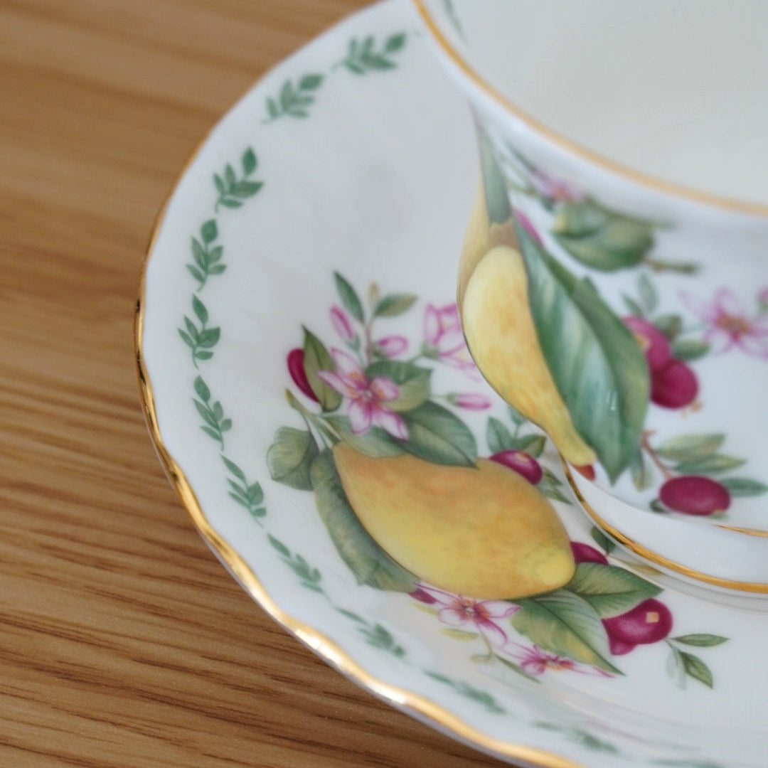 Tasse "Citrons" en porcelaine anglaise Royal Albert modèle "Covent Garden"