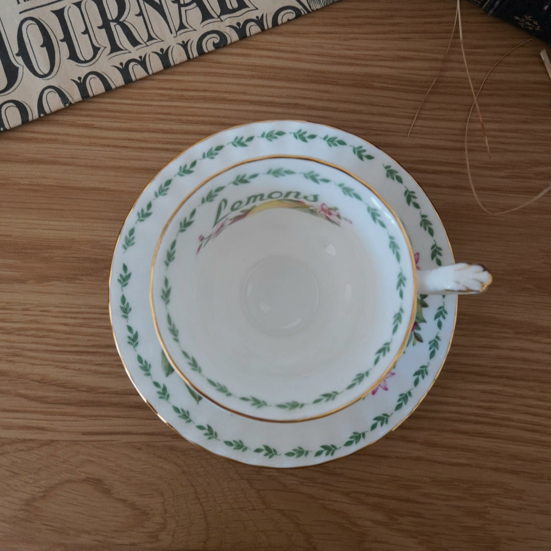 Tasse "Citrons" en porcelaine anglaise Royal Albert modèle "Covent Garden"