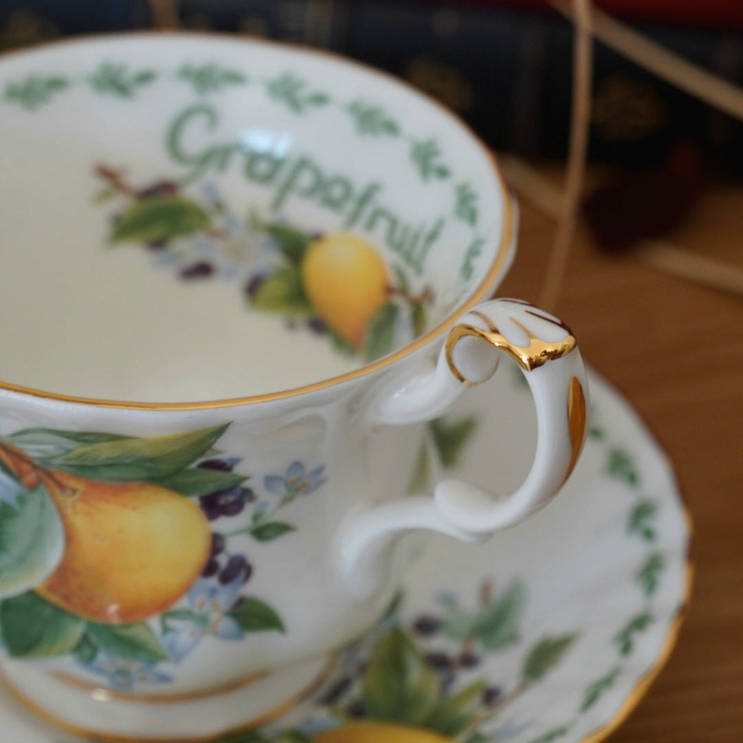 Tasse "Pamplemousses" en porcelaine anglaise Royal Albert modèle "Covent Garden"
