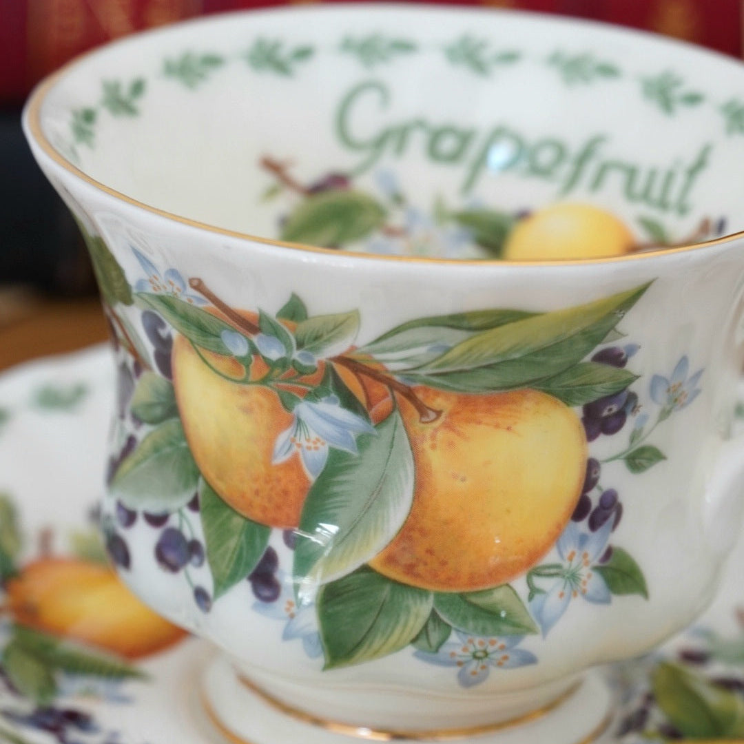 Tasse "Pamplemousses" en porcelaine anglaise Royal Albert modèle "Covent Garden"