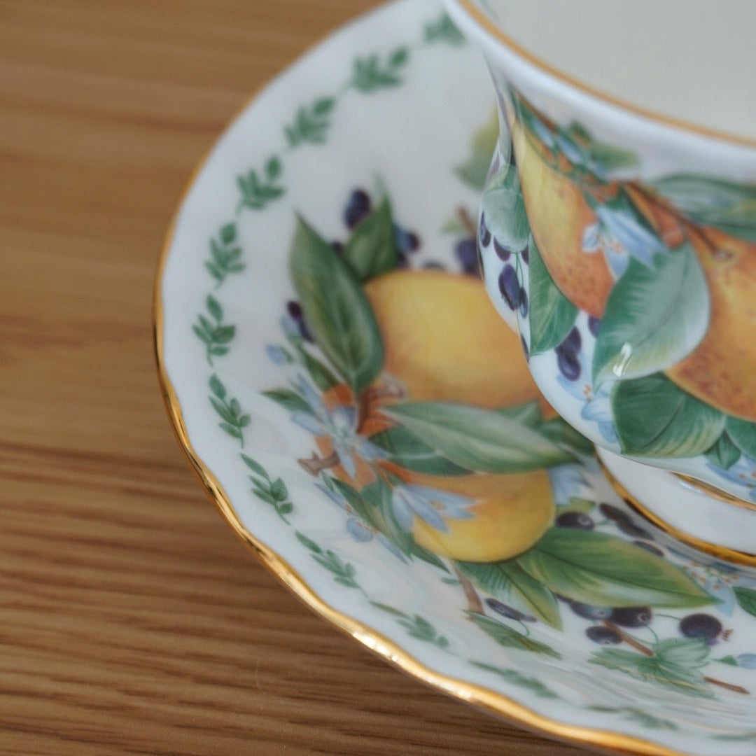 Tasse "Pamplemousses" en porcelaine anglaise Royal Albert modèle "Covent Garden"