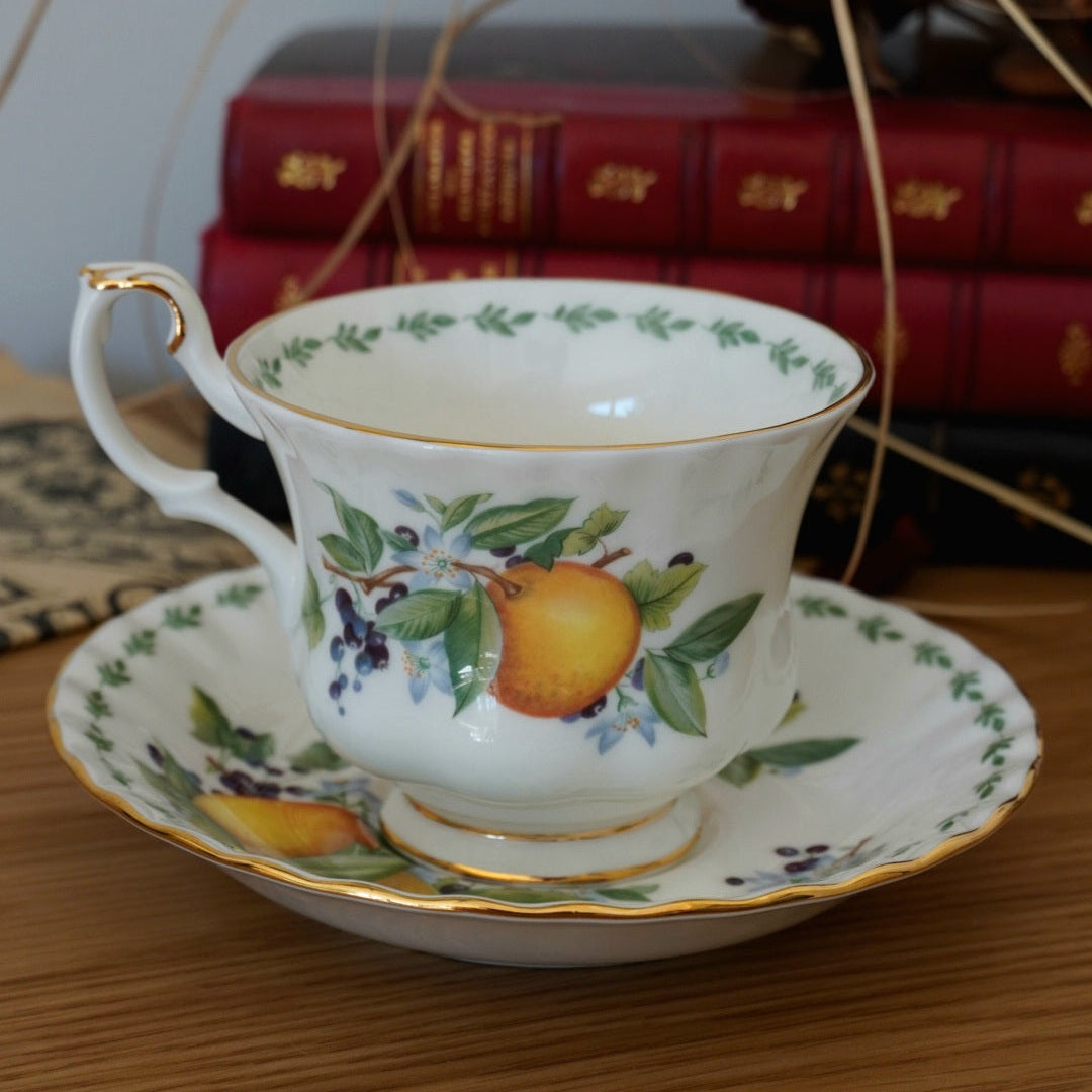 Tasse "Pamplemousses" en porcelaine anglaise Royal Albert modèle "Covent Garden"