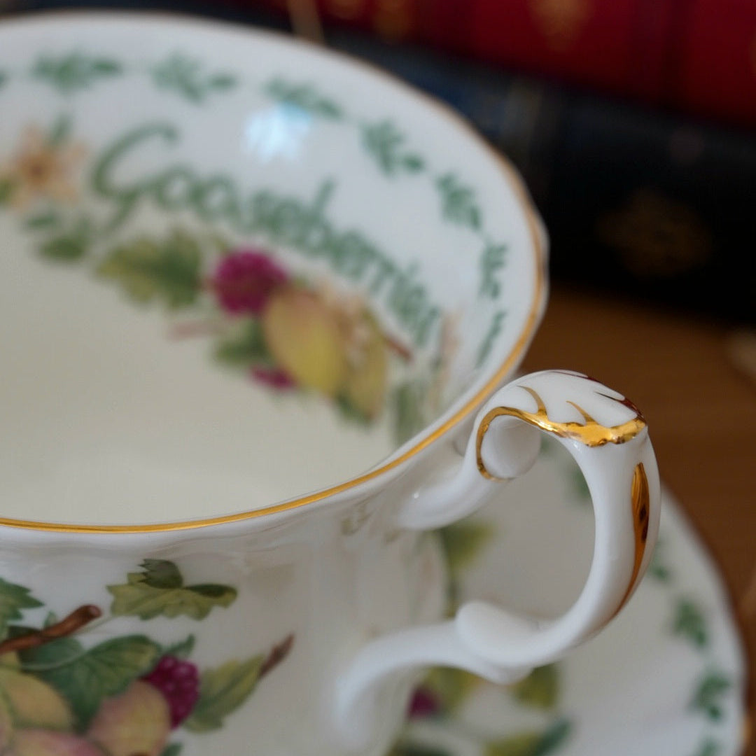 Tasse "Groseilles" en porcelaine anglaise Royal Albert modèle "Covent Garden"