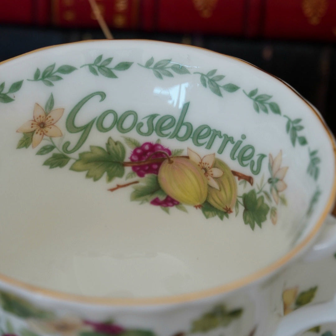 Tasse "Groseilles" en porcelaine anglaise Royal Albert modèle "Covent Garden"