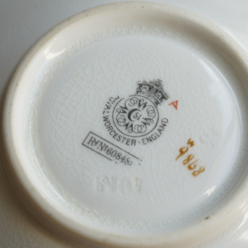 Tasse "Liora" et son assiette à gâteau en porcelaine anglaise aux motifs orientaux Royal Worcester