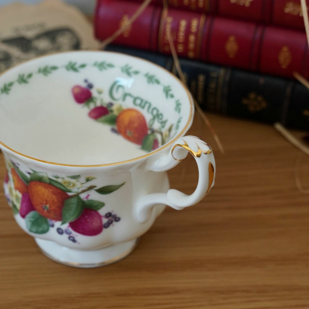 Tasse "Oranges" en porcelaine anglaise Royal Albert modèle "Covent Garden"